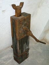 Alter Wagenheber Holz, Metall